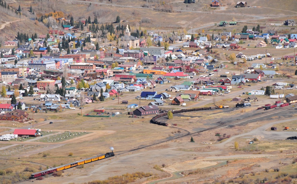 The train approaching Silverton/