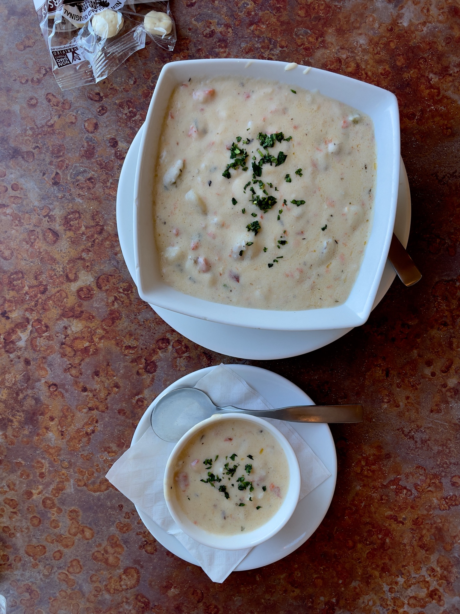 La sopa grande: $11.00, la sopa pequeña: $10.50!/