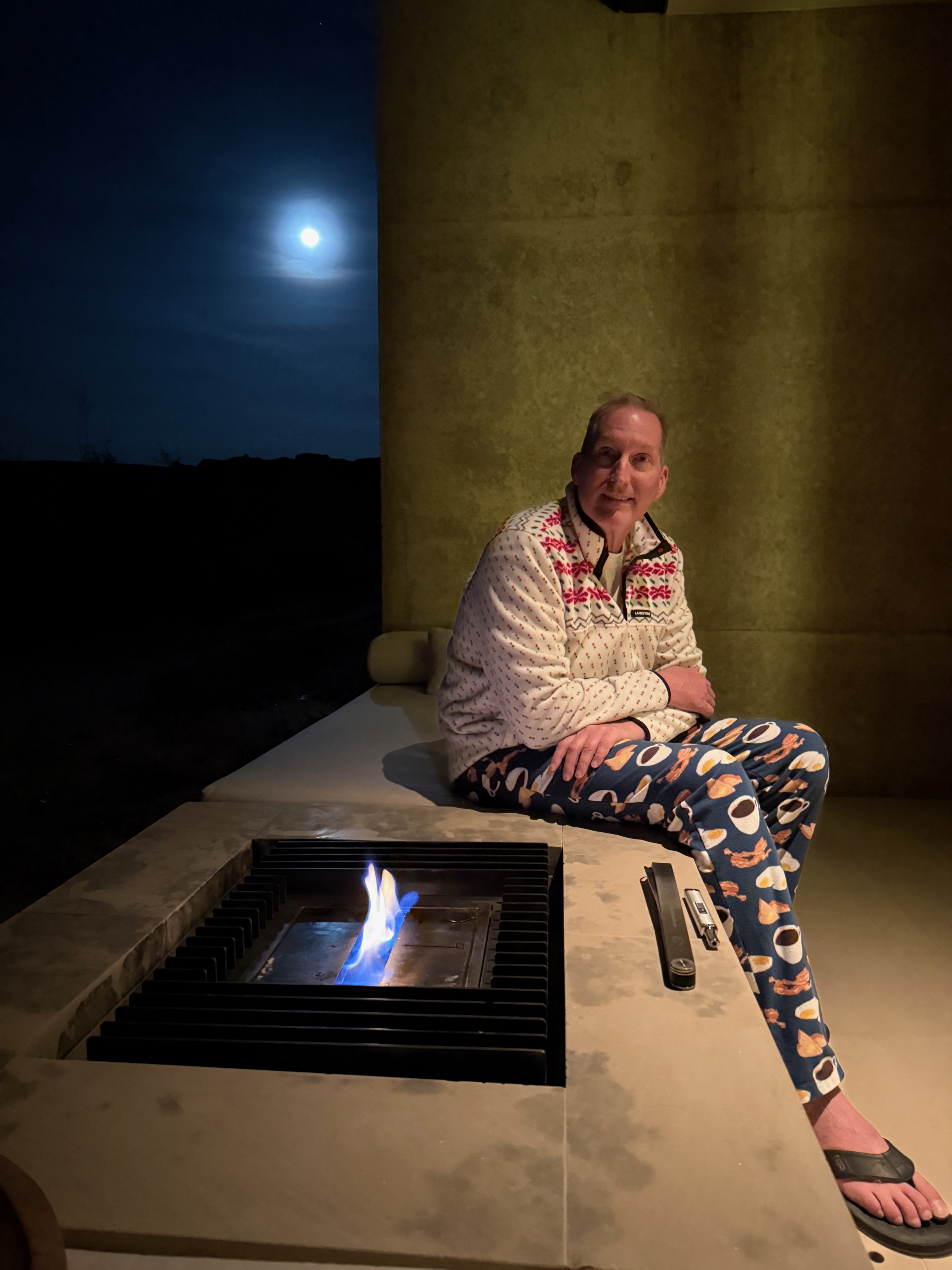Moon, flimsy fireplace, PJs.../Amangiri - Canyon Point, Utah, USA