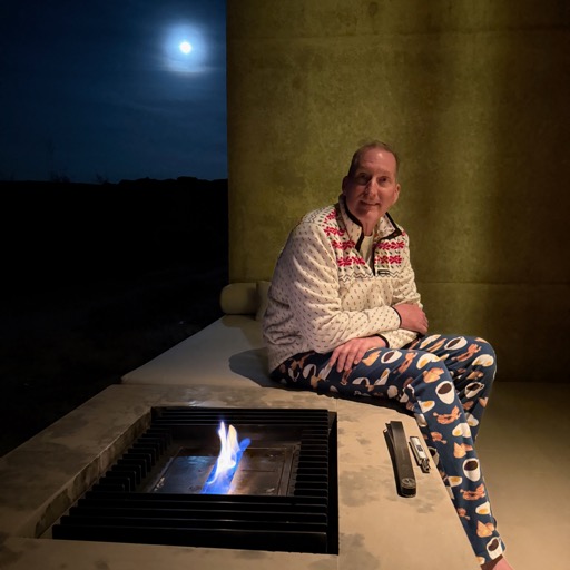 Moon, flimsy fireplace, PJs.../
		    Amangiri - Canyon Point, Utah, USA