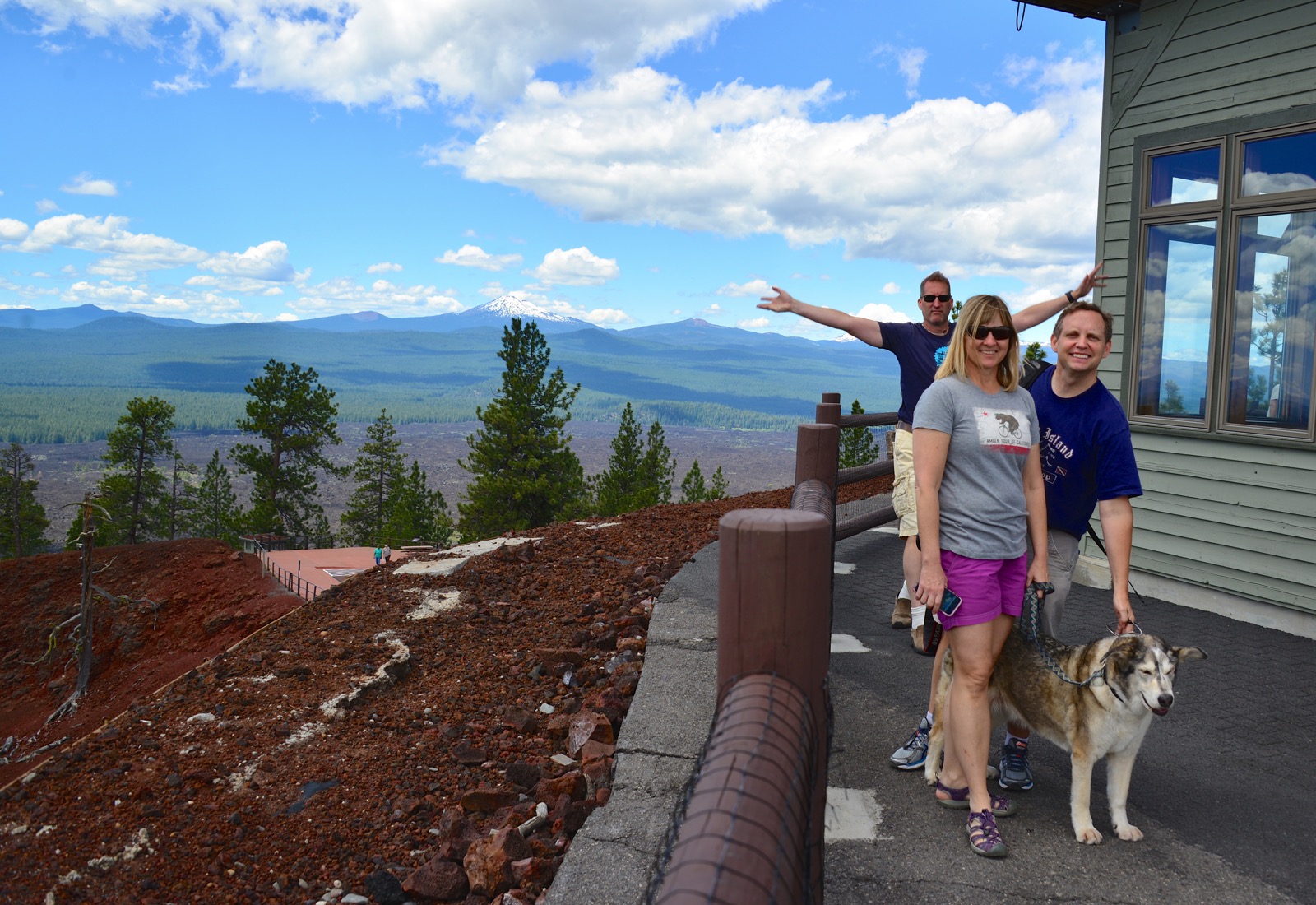 Would have been a nice shot but for the photo-bumber/