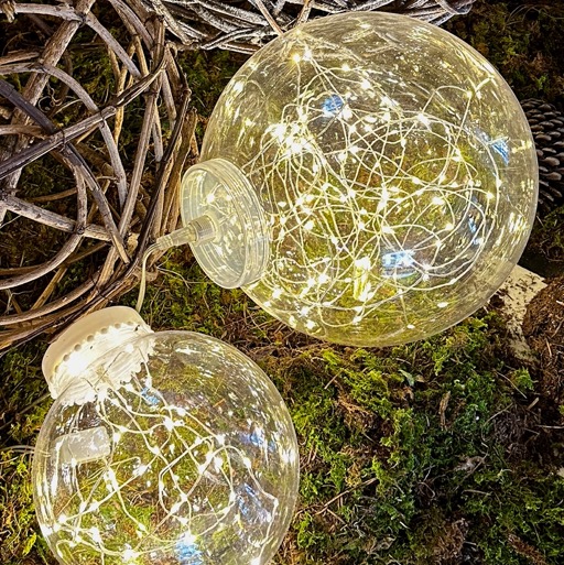 Christmas balls/
		    