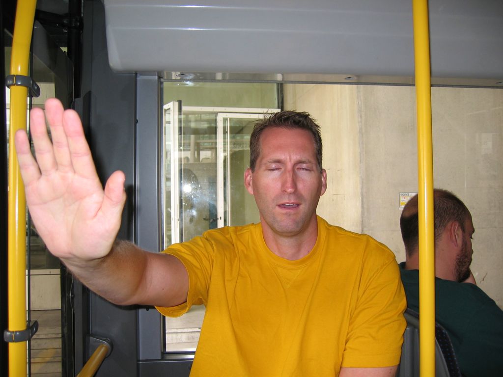 Connection in Paris, sans sleep/