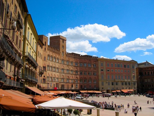 Sienna's Piazza del Marcato