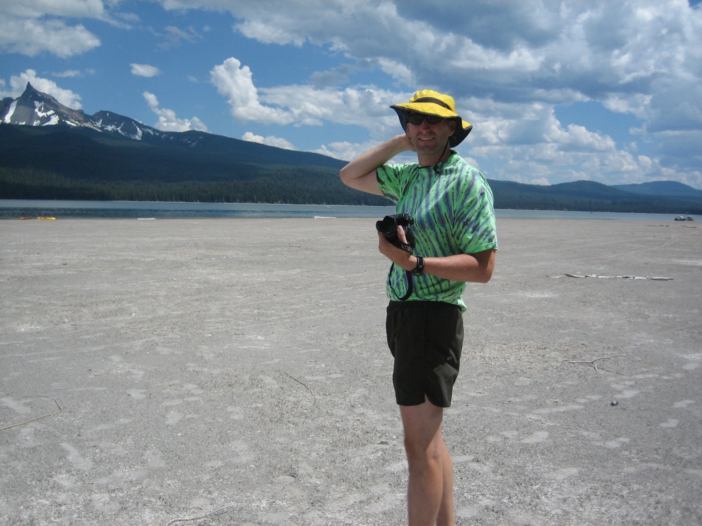 Dan and his inappropriately short shorts!/