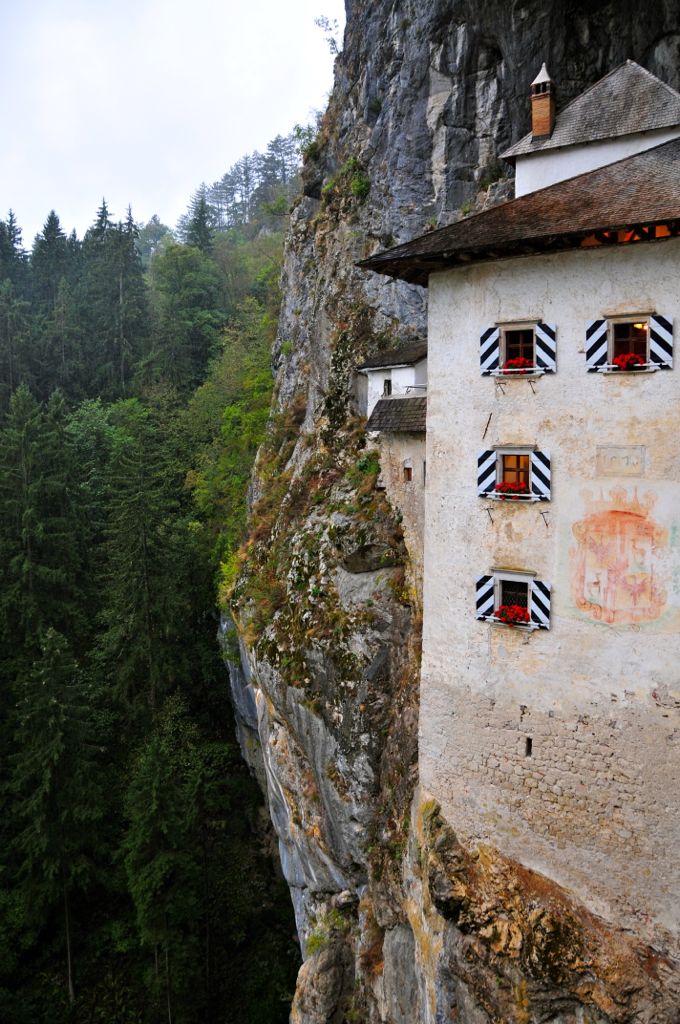 Yeah, I don't think anyone was gonna attack via this cliff!/