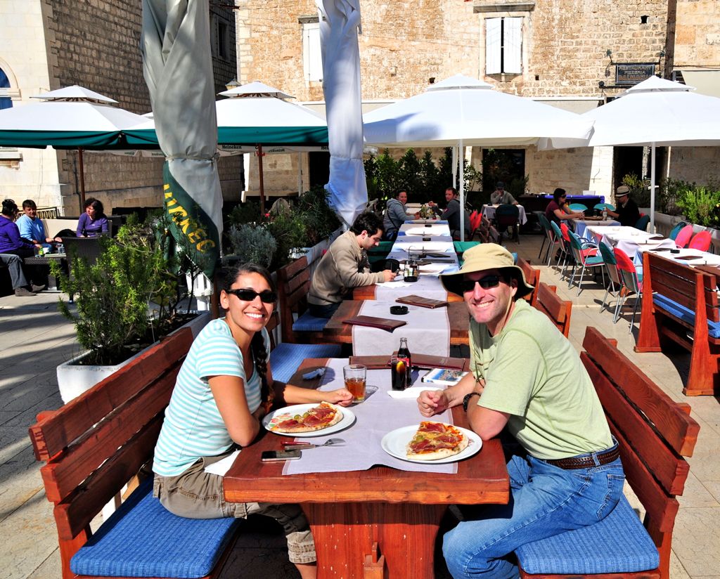 First of MANY pizza lunches on the trip!/