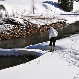 Ooooh... crossing over an ice bridge with snowshoes!/
		    