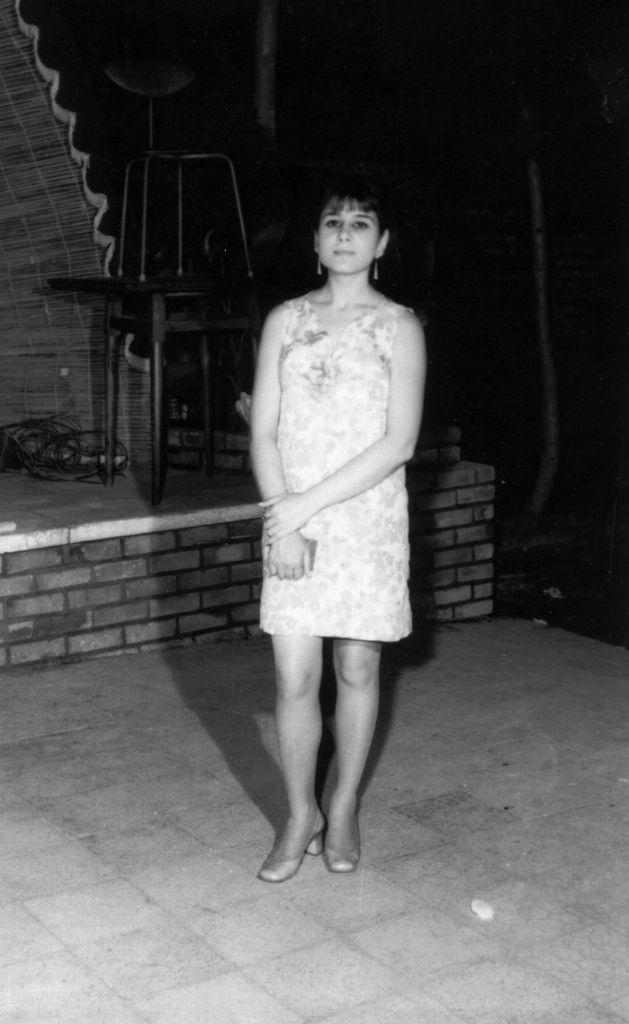 Fara before a nose job/