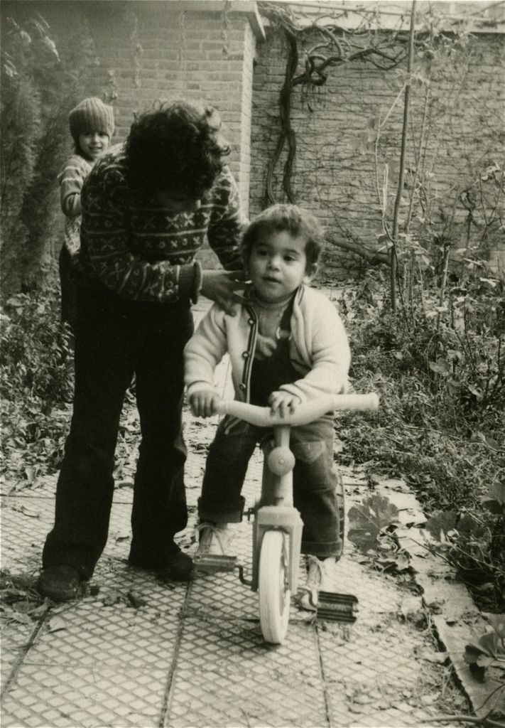 Koohy torturing Hooman/