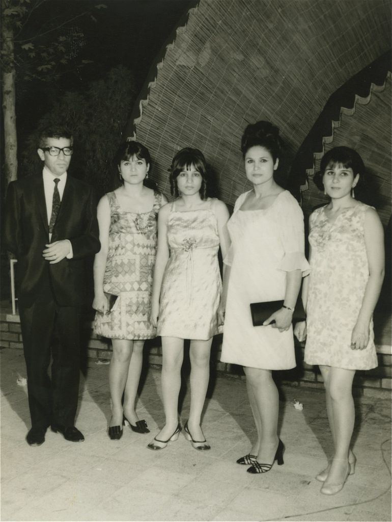 Dad & the sisters: Karman, Tara, Mom, & Fara/