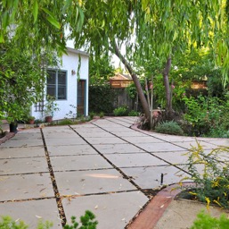 The finished yard/
		    