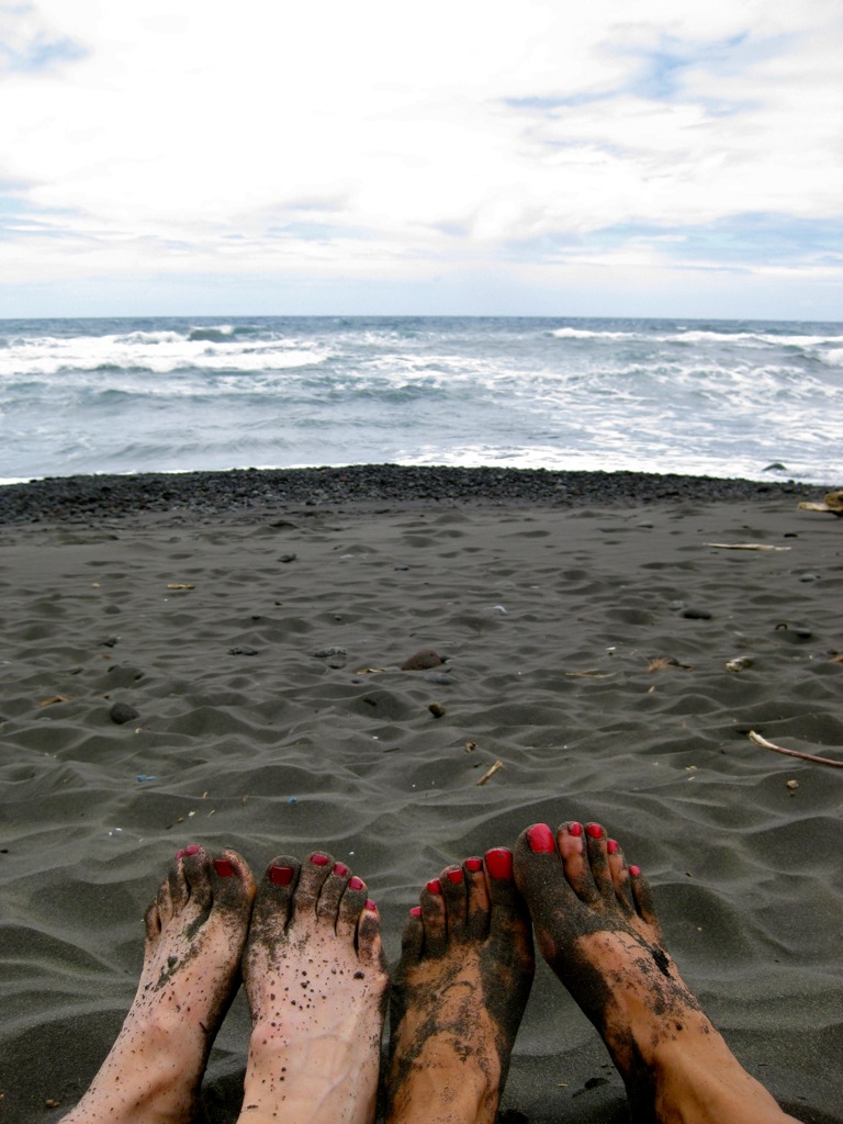 Sheri & Assana having a toe-bonding moment/