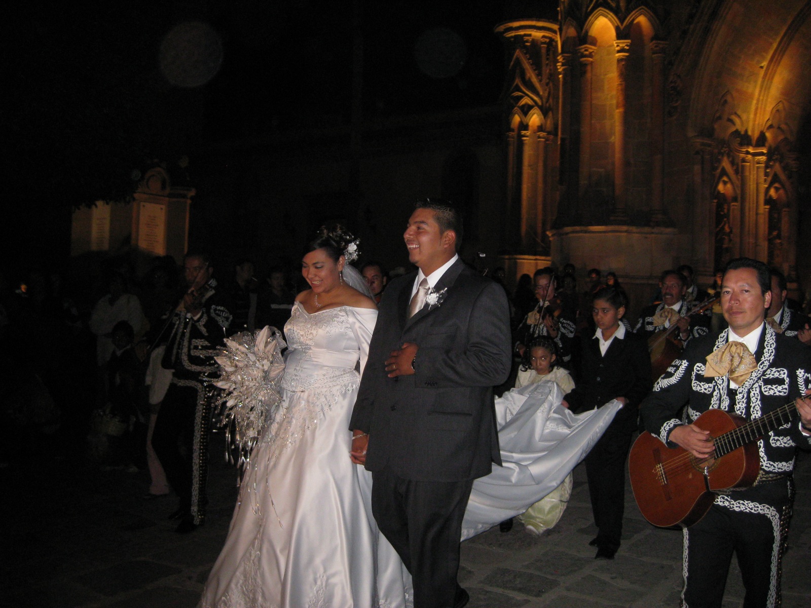 A wedding in La Parroquia with Mariachi de Allende as their band!/