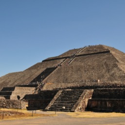 The pyramid of the sun, Teotihuacán/
		    