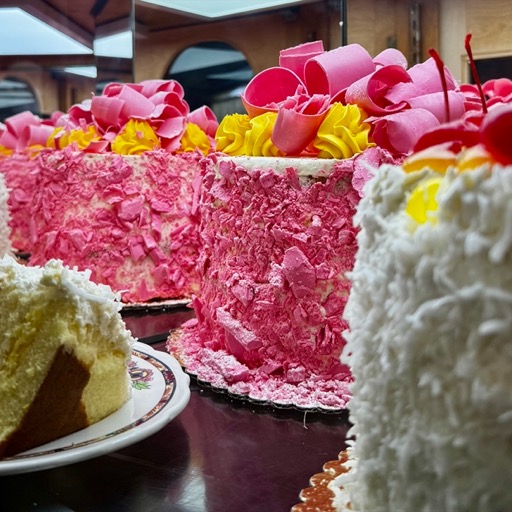 Crazy pink cakes at Madonna Inn/
		    100 Madonna Rd, San Luis Obispo, CA 93405, USA
