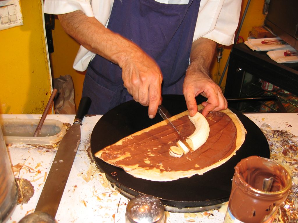 ... then slice the banana.../