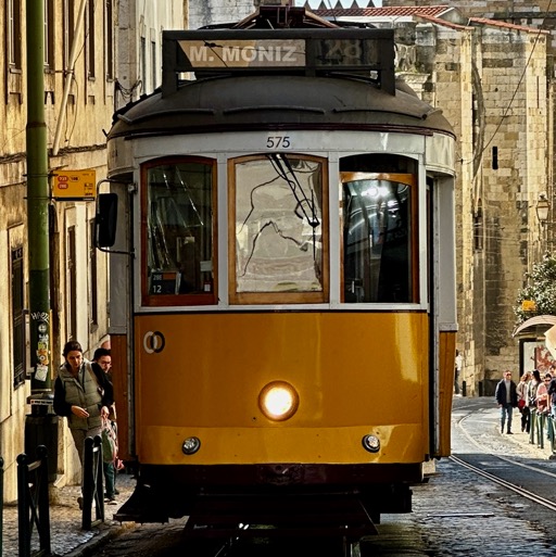 Tram!/
		    R. Augusto Rosa 18, 1100-307 Lisboa, Portugal