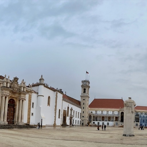 Universidade de Coimbra: imagine going to school here!/
		    R. José Falcão 6, 3000-233 Coimbra, Portugal