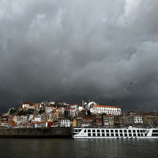 Boat ride on Rio Douro/
		    Cais de Gaia 420, 4400-266 Vila Nova de Gaia, Portugal