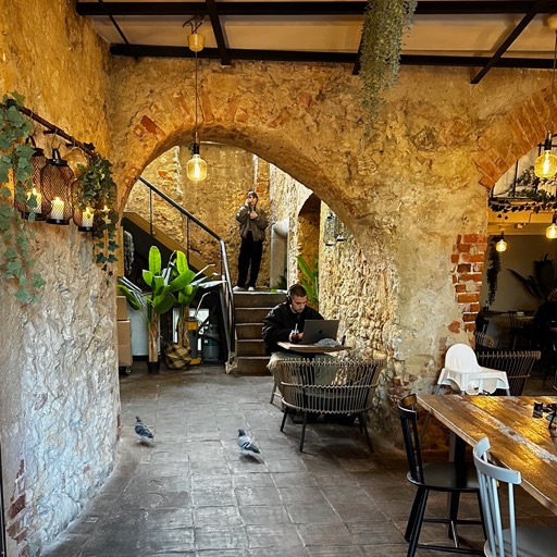 Copenhagen Coffee Lab Cafe with helper pigeons /
		    Cç. S. Vicente, 1100-214 Lisboa, Portugal