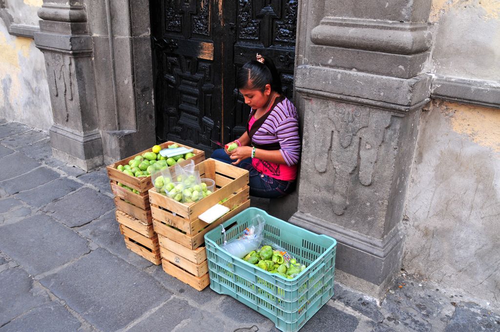 Gal peeling prickly pear fruit/