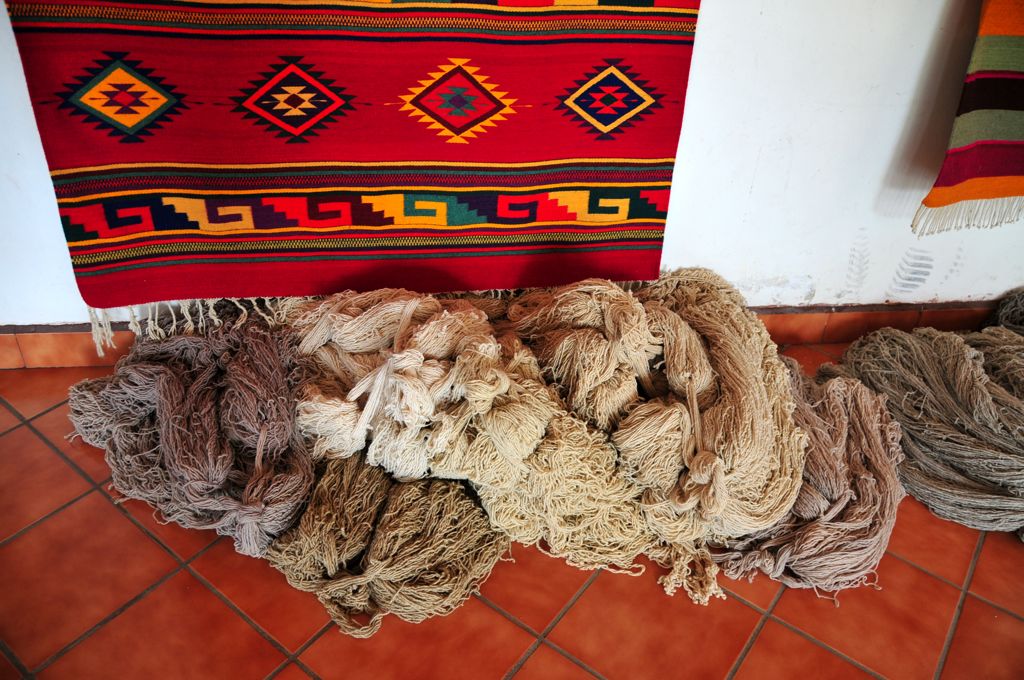 Raw wool.../