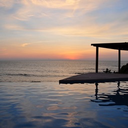 The pool at sunset/
		    