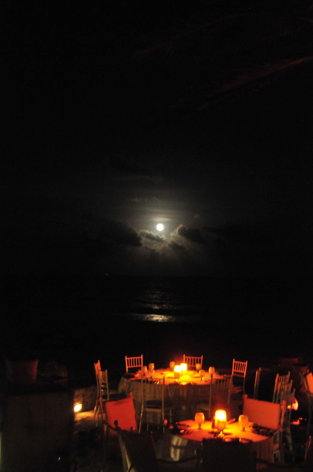 Dinner with a full moon/
