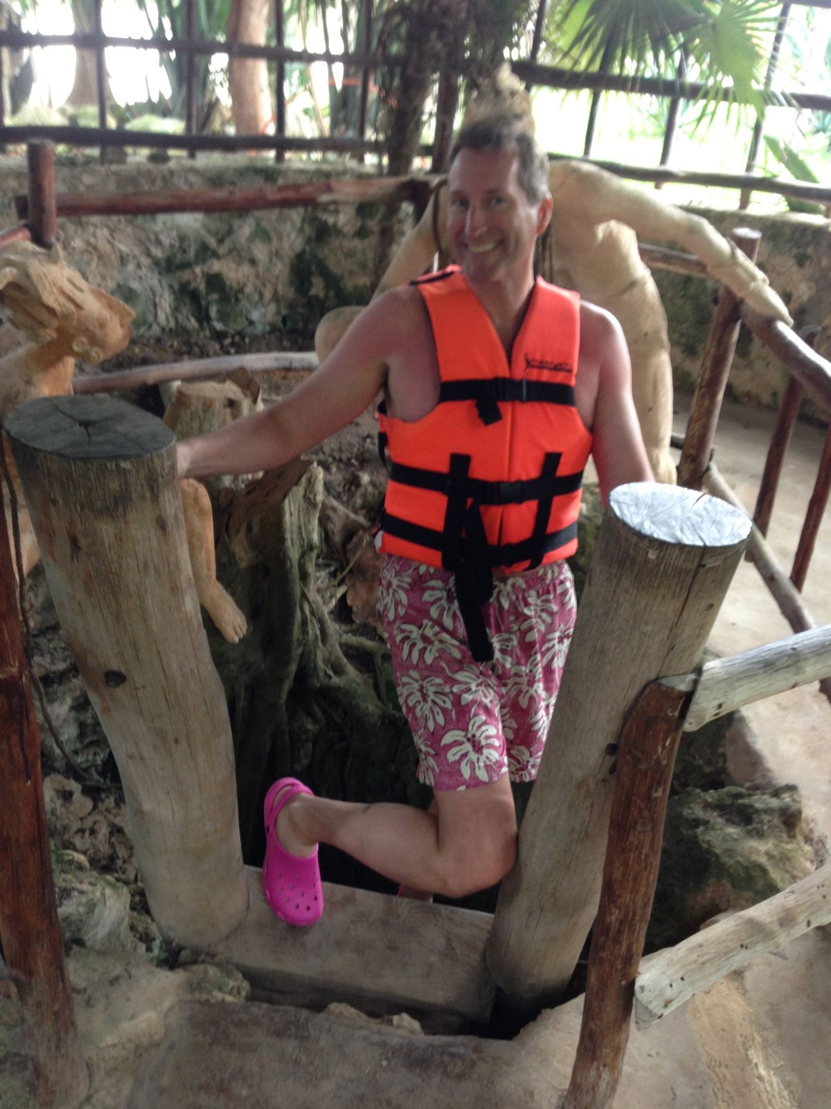 Entrance into a cenote.../