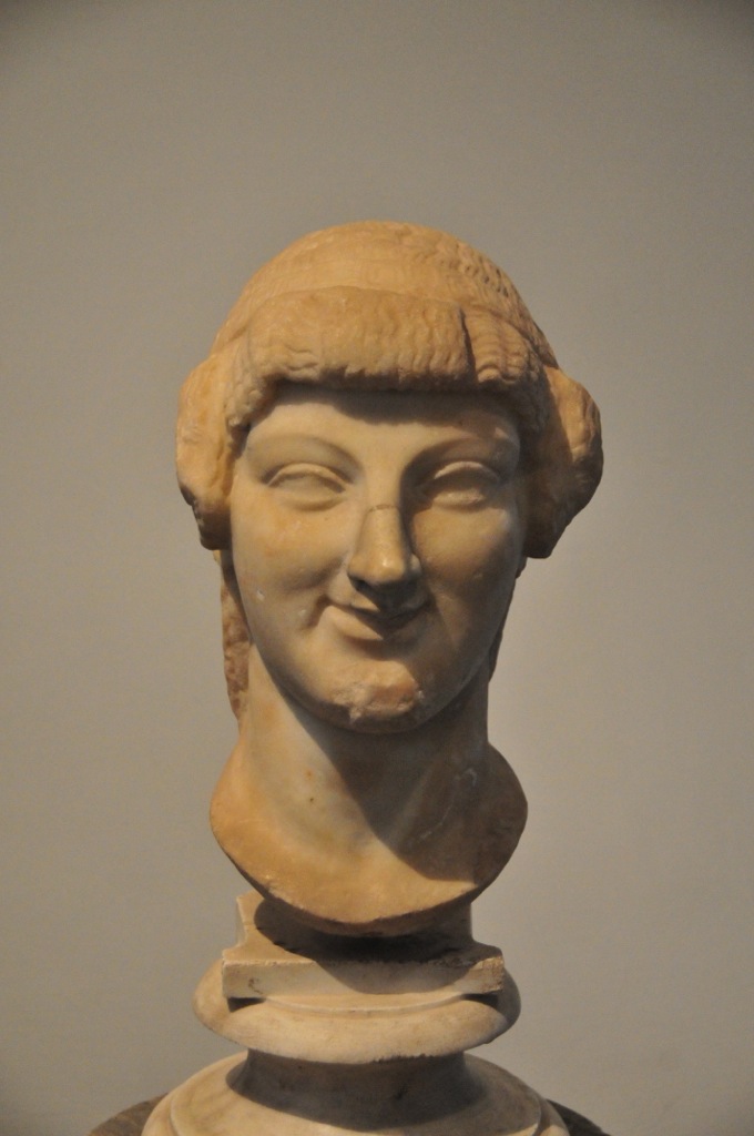 Giggly guy... the only smiling statue we saw all trip!/