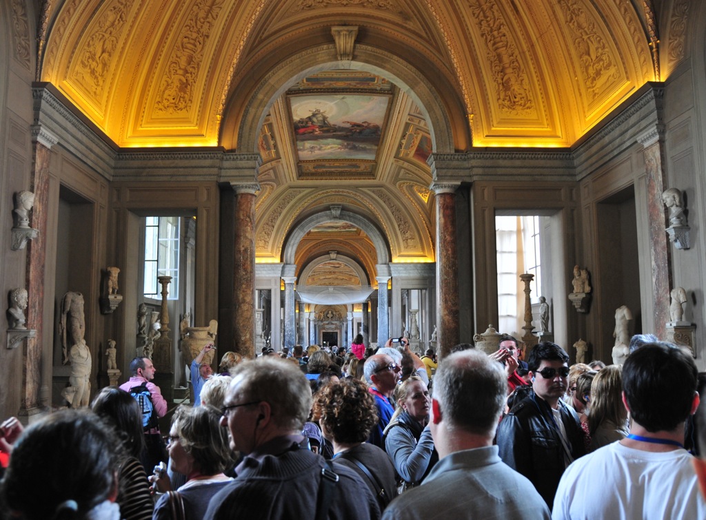 Vatican Museum... with another million tourists!/