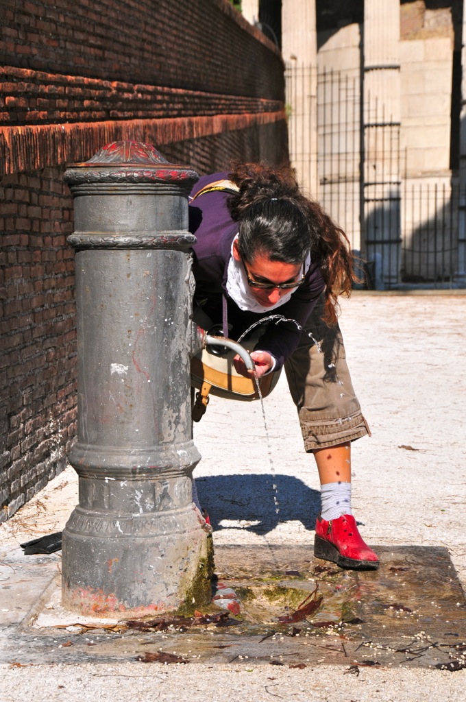 Assana practicing her Roman fountain drinking skills/