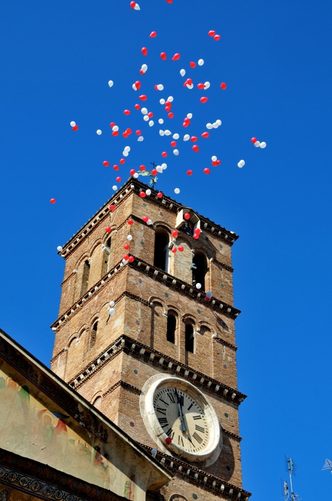 Balloons at a wedding in Trastevere/