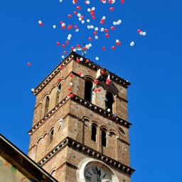 Balloons at a wedding in Trastevere/
		    
