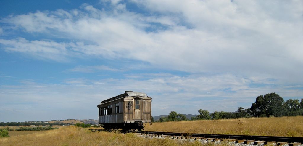 Poor little abandoned car/
