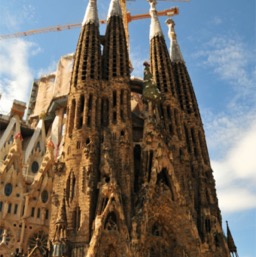 Sagrada Família and its permanent scafoldings/
		    