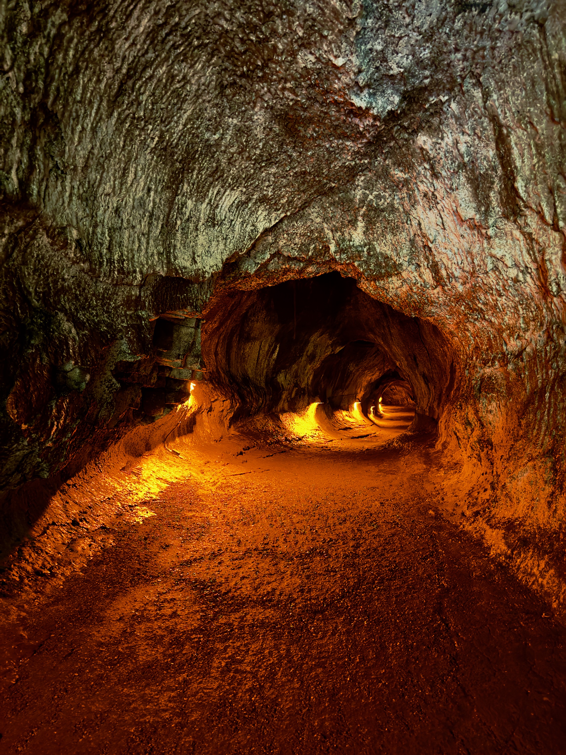 Lava tubes on Nāhuku Trail/